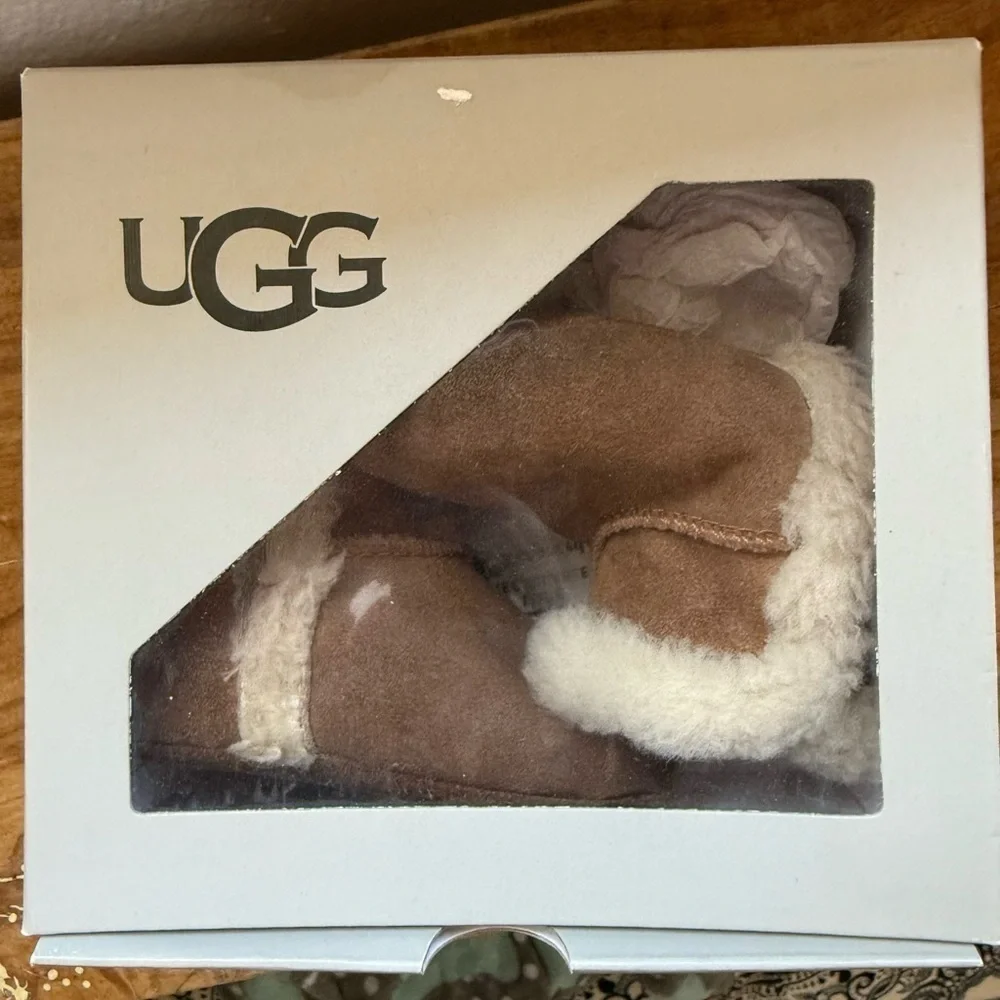 Baby UGG AUSTRALIA chestnut sheepskin boots S Small / 2-3 infant